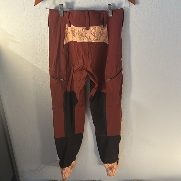 Red Wild Rye mountain bike pants, size 4, fit like small - Picture 3 of 4